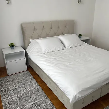 아파트 Luxury - 50 M From Old Clock Tower *