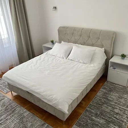 Luxury - 50 M From Old Clock Tower