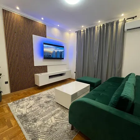 Luxury - 50 M From Old Clock Tower