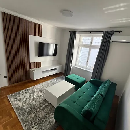 아파트 Luxury - 50 M From Old Clock Tower
