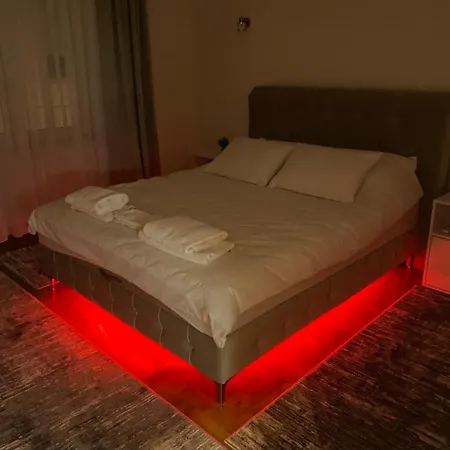 Luxury - 50 M From Old Clock Tower